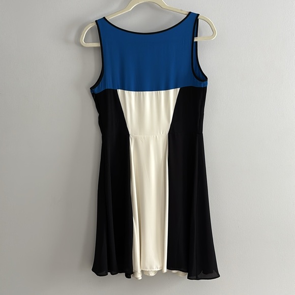 Express swing tank color-block dress. Size 4. - Picture 2 of 4